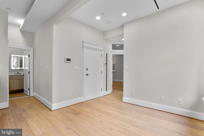 Foto del edificio - 2112 Wyoming Ave NW