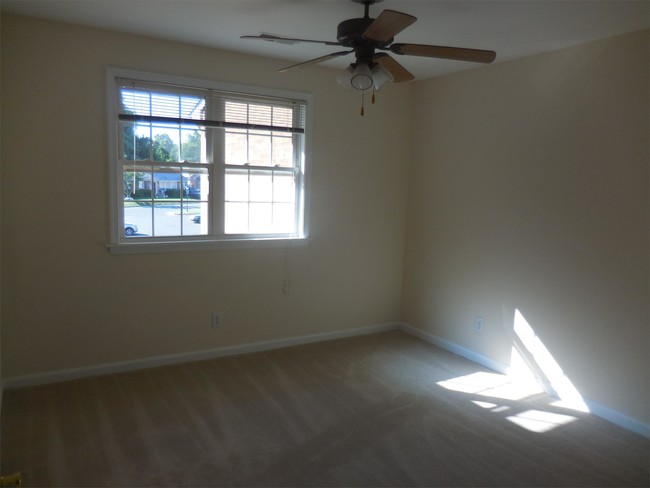 Building Photo - 1030 Chesapeake Dr