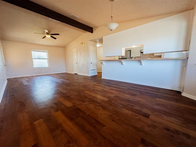 Foto del edificio - 2516 N W S Young Dr