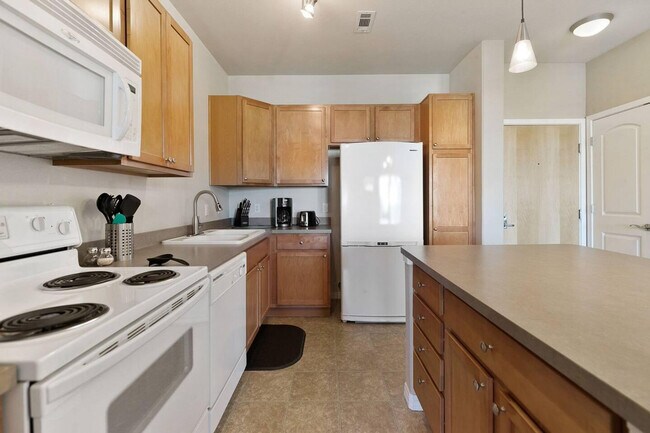 Building Photo - 10176 Park Meadows Dr