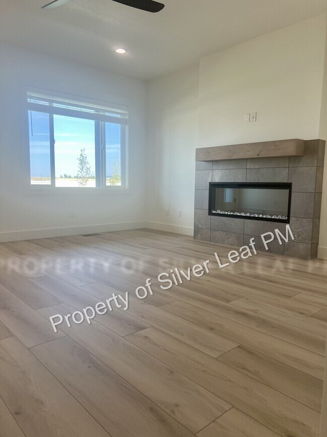 Foto del edificio - 475 E Chevy Dr