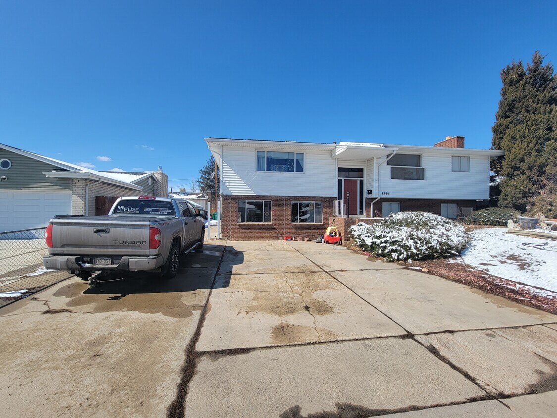 Apartment located in this house. - 8925 Oakwood St