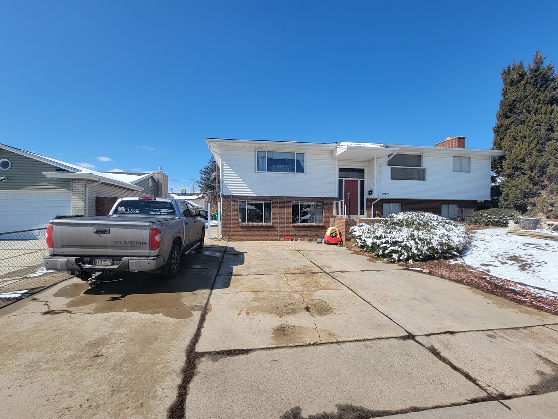 Apartment located in this house. - 8925 Oakwood St