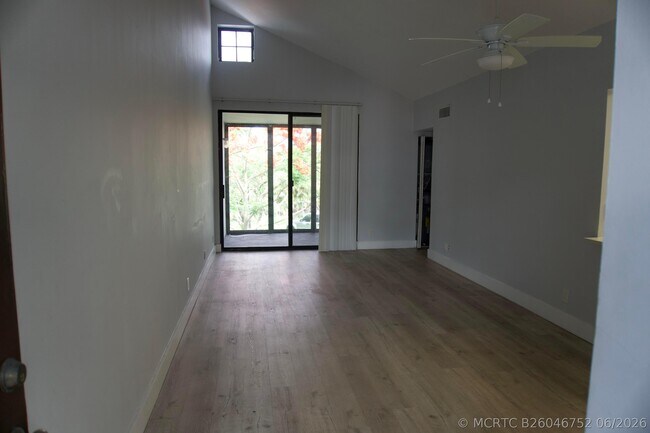Foto del edificio - 213 Lake Pointe Dr