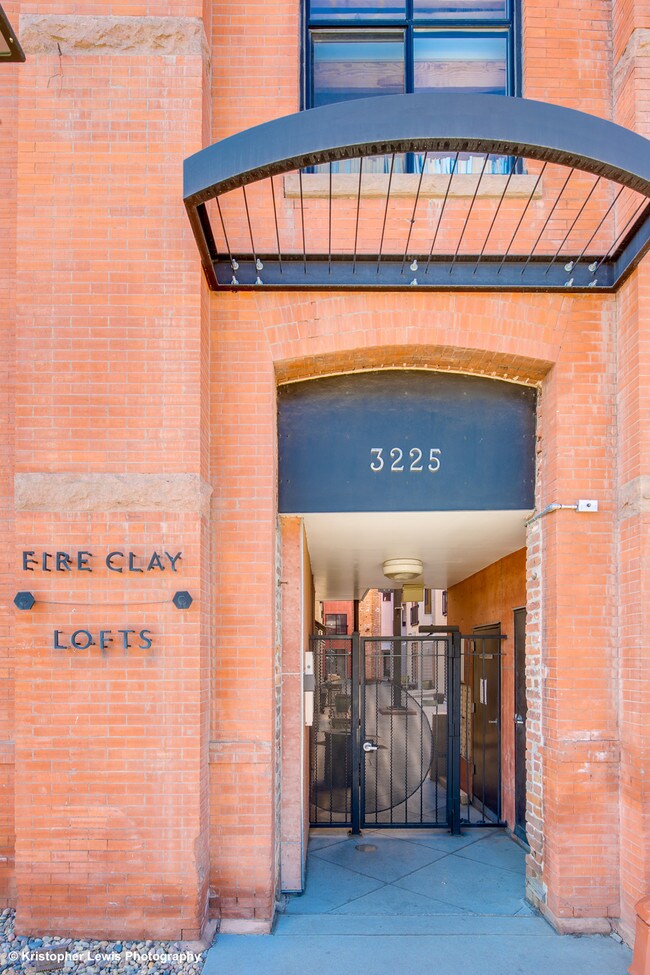 Foto del edificio - 3225 Blake St