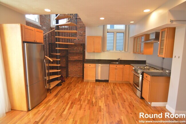 Building Photo - 336 Saratoga St