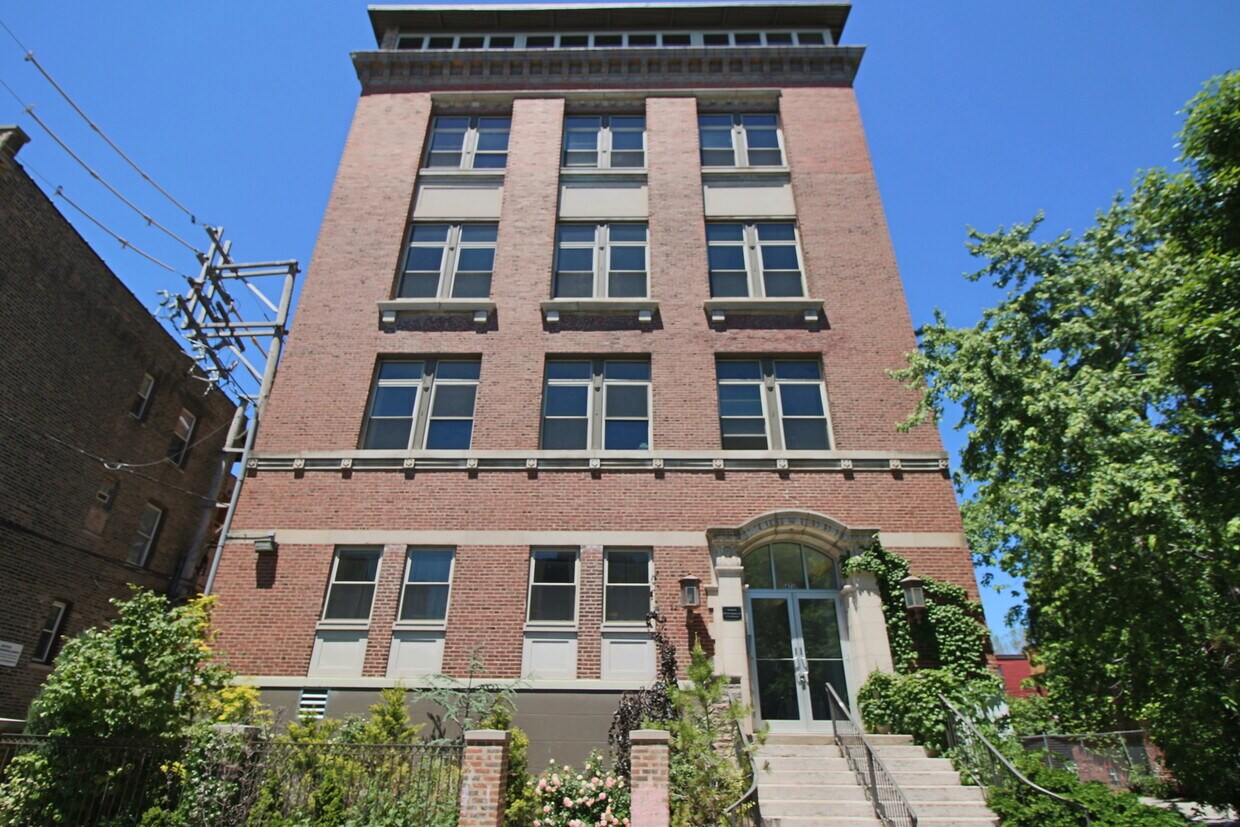 Primary Photo - 1470 W Carmen Ave