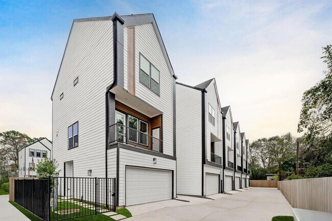 Foto del edificio - 905 Woodcrest Dr