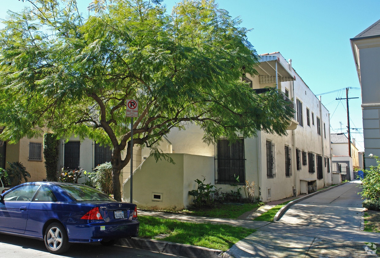 Primary Photo - 351 N Sierra Bonita Ave