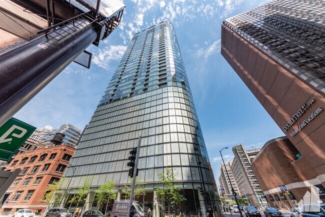 Foto del edificio - 1 br, 1 bath Condo - 600 N Fairbanks Ct