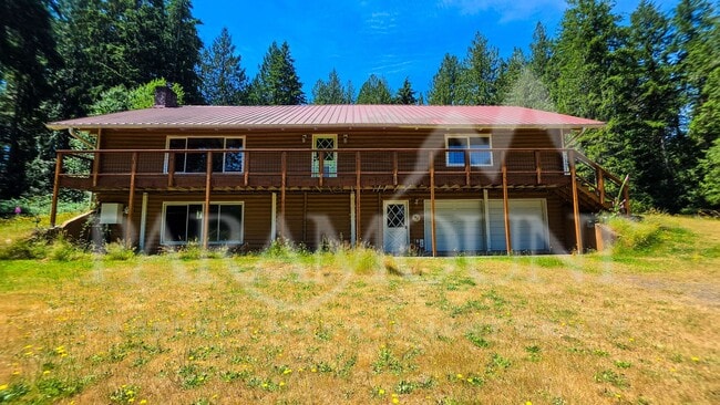 Spacious Log Home with Acreage! - Spacious Log Home with Acreage!