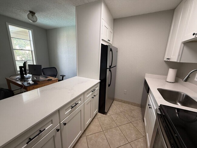 Foto del edificio - Modern 1-Bed, 1-Bath Condo in Prime Boulde...