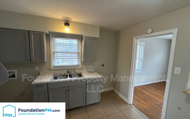 Building Photo - 3553 Julia St