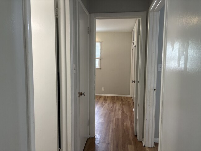 Foto del edificio - 1524 Waldman Ave