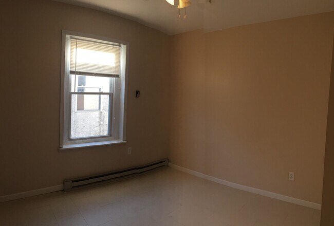 Foto del edificio - 1639 W Diamond St