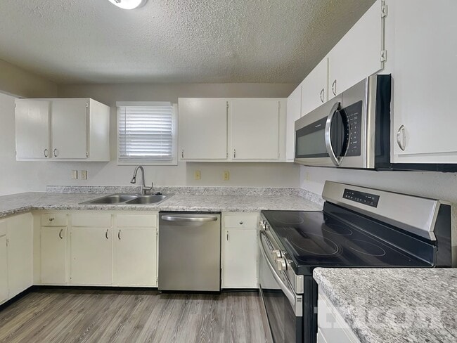 Foto del edificio - 6503 Townsend Way