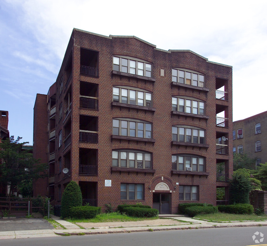 Building Photo - 169 Maple St