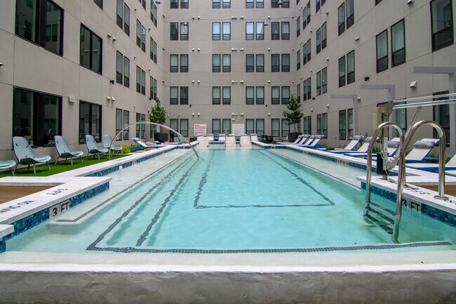 Foto del edificio - 701 Richmond Ave.