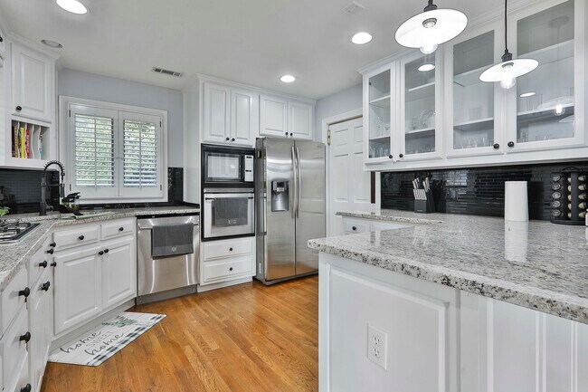 Building Photo - 210 Chattan Trail