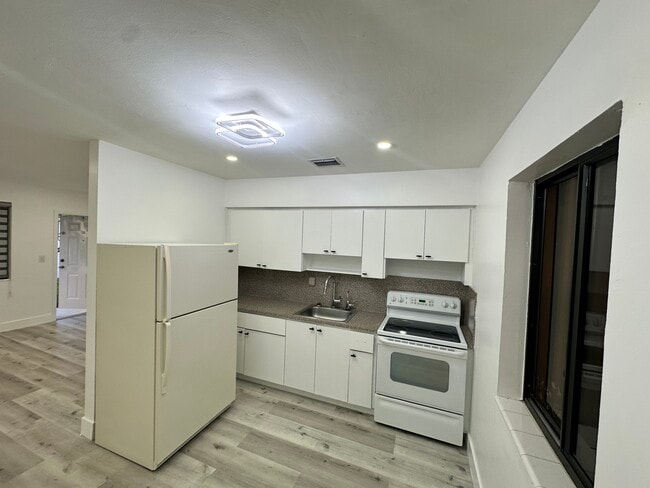 Foto del edificio - 1174 W 3rd Ave