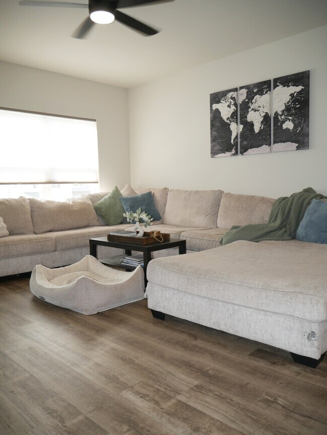 Foto del edificio - 2517 Drake Ln