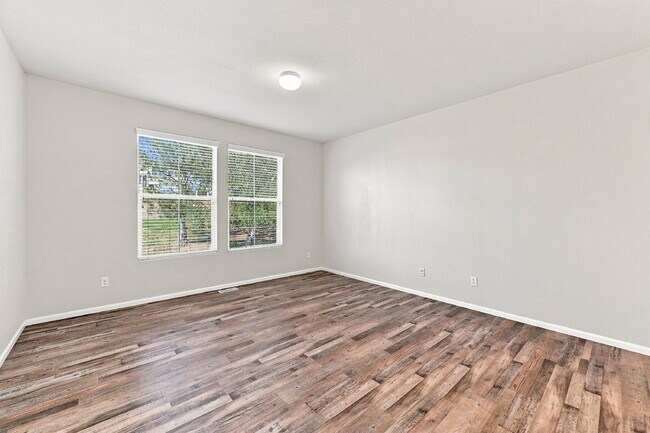 Foto del edificio - $2,040.95 with $300 Off the first month's rent - 2 Beds, 2.5 Baths, Townhome in Fountain with 2-C...