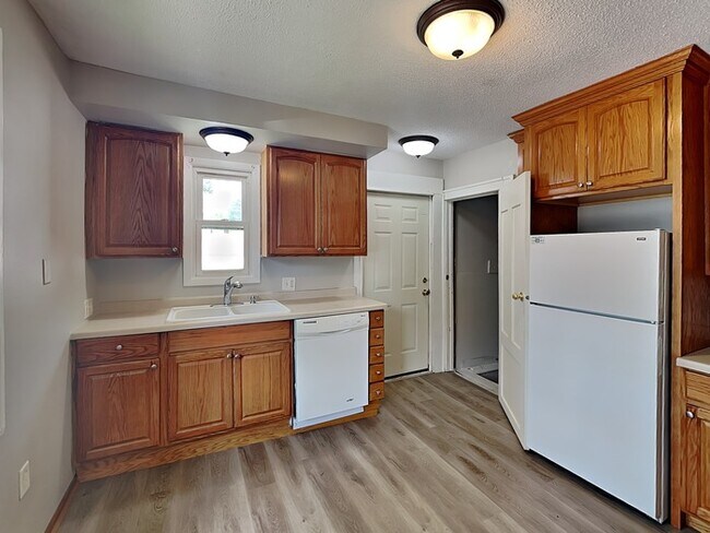 Foto del edificio - Perfect 2 Bedroom, 1 Bathroom House in Sai...