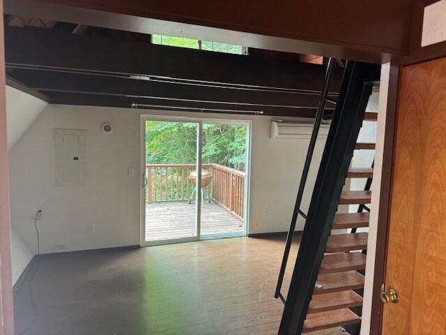 Building Photo - 420 E Hillcrest Dr
