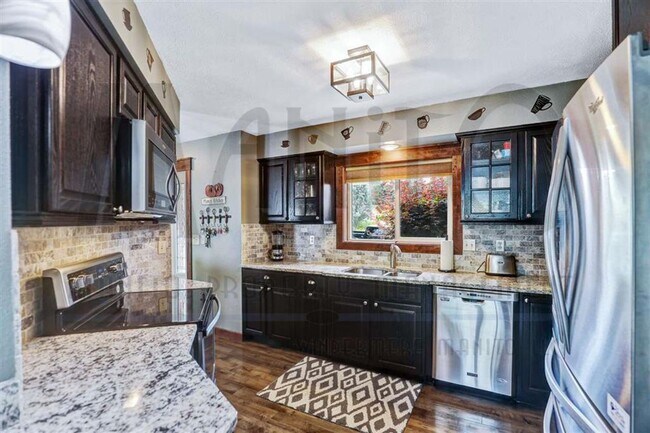 Foto del edificio - **COMING SOON** Spacious South Hill Rancher