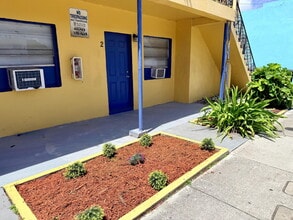 Building Photo - 1007 N Tamarind Ave