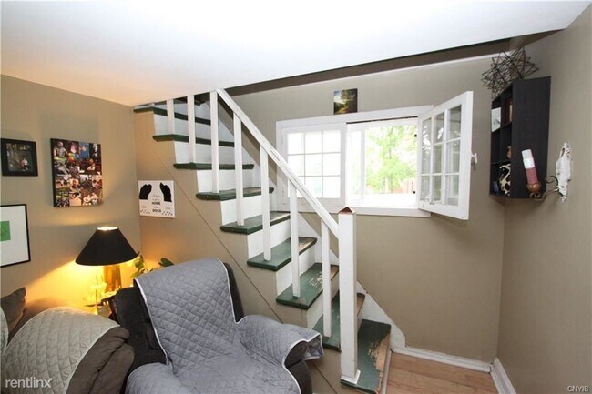 Foto del edificio - 1 br, 1 bath House - 101 Yale Ave
