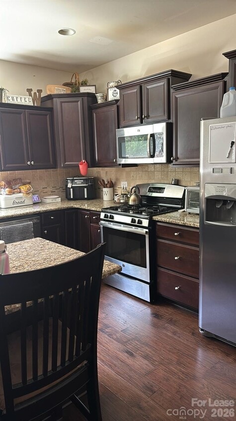 Foto del edificio - 10330 Shrader Street Northwest