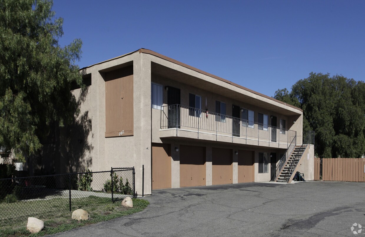 Building Photo - 707 E Washington Ave