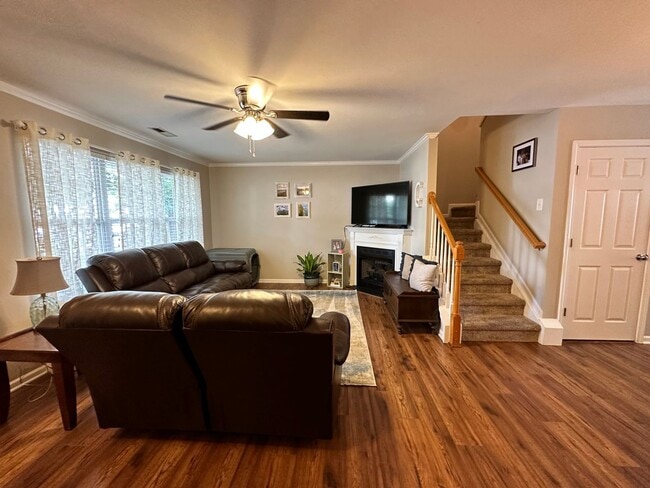 Building Photo - 596 Greenway Dr