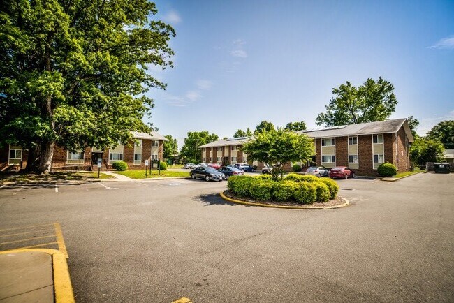 Building Photo - 617 W Laburnum Ave