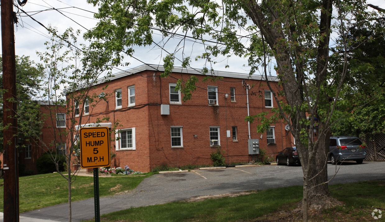 Building Photo - 7811 Lockney Ave