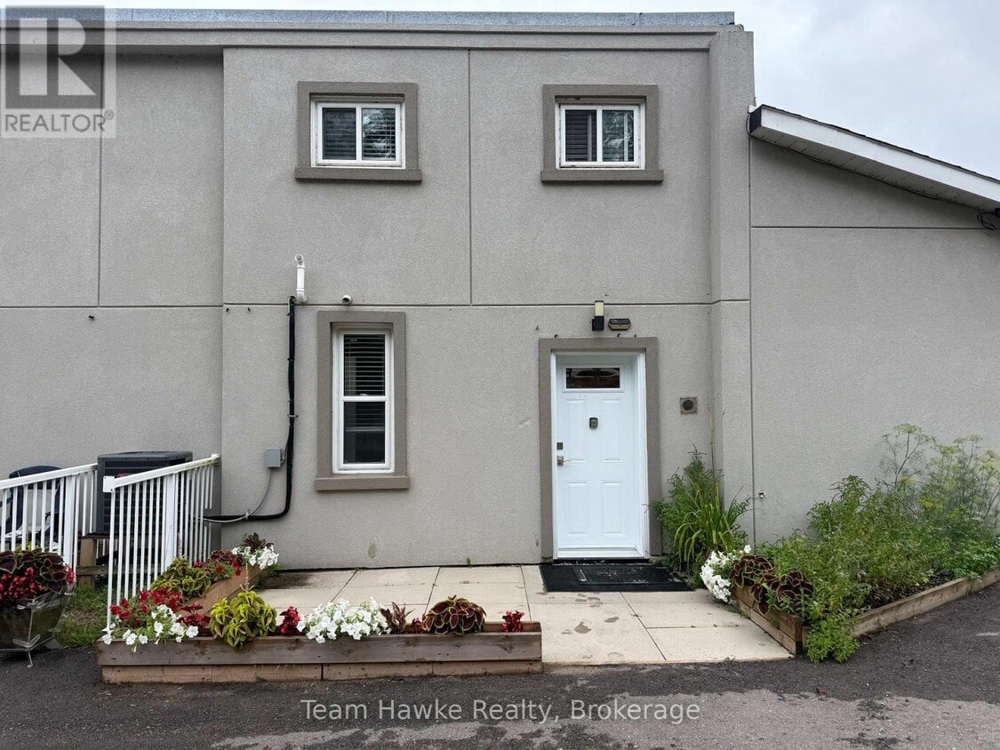 Photo principale - 450-450 Sturgeon Bay Rd