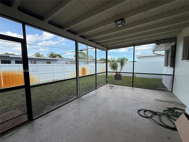 Foto del edificio - 7611 NW 2nd St