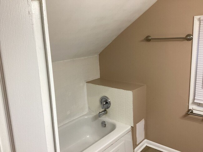 Building Photo - 3712 Wayne Ave 2BR/1BA (Dayton)