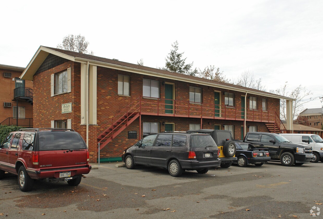 Primary Photo - Oxford Apartments