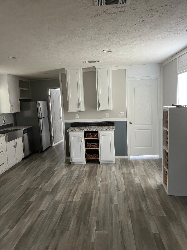 Foto del edificio - 13353 Old Harmony Rd