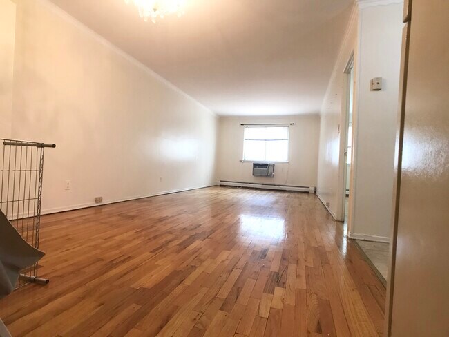 Foto del edificio - 23-08 33rd St