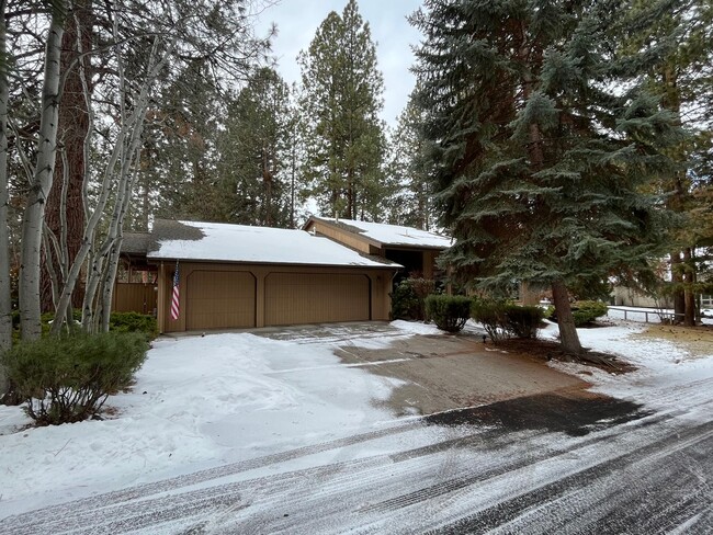 Building Photo - Large 3 Bed/2 Bath Home in the Mountain Hi...