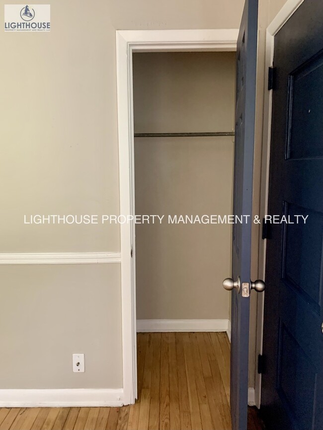 Building Photo - Gorgeous 3 bed/2 bath in Edgewood Manor!