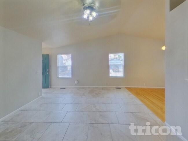 Foto del edificio - 8405 Sunbow Ct
