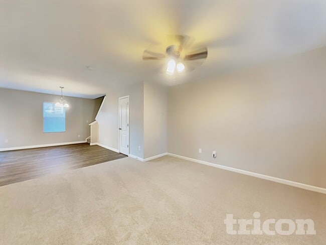 Foto del edificio - 1517 Waylon Ave