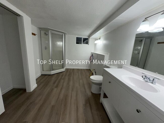 Foto del edificio - 3816 Clinton Ave