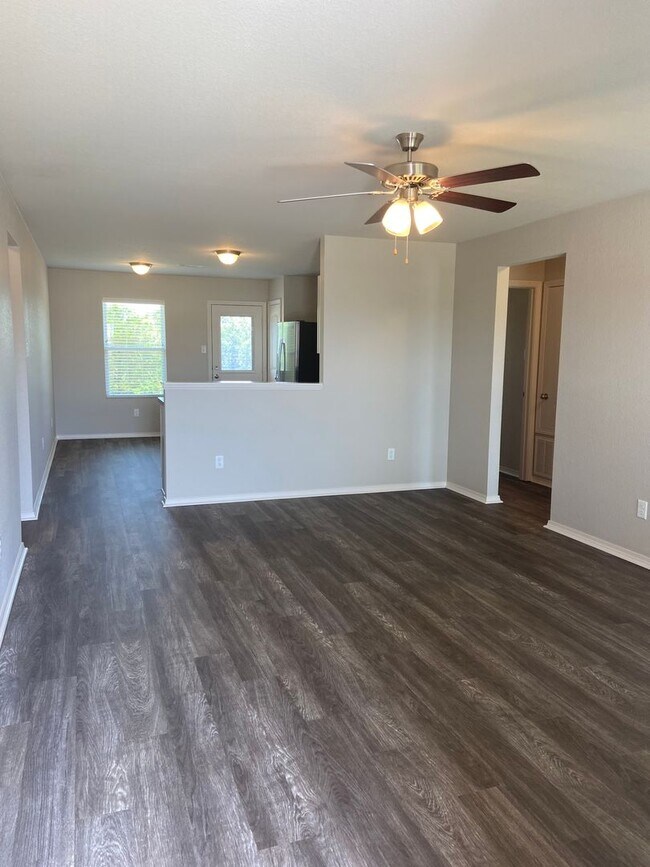 Foto del edificio - *Pre-leasing* Three Bedroom | Two Bath Hom...