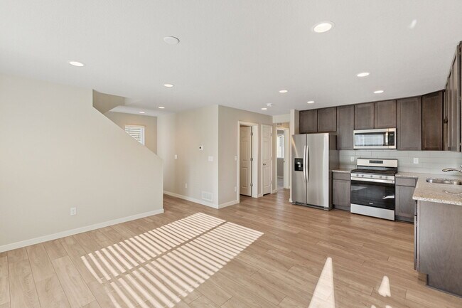 Foto del edificio - 5748 Thurless Ln