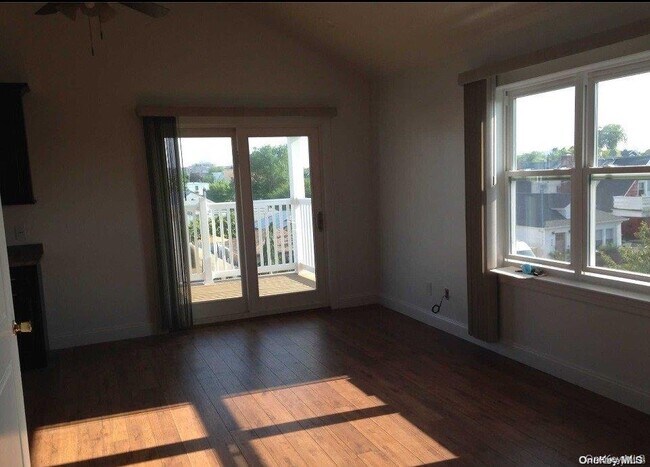 Foto del edificio - 469 E Hudson St